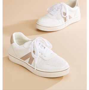NWOT MIA faux leather logo sneakers size 8.5